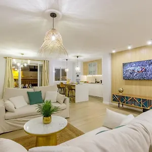 https://apt-picasso-2-luxury.hotelsinnerja.org